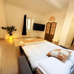 Appartement Quai De Seine Tour Eiffel Trocadero, Paris