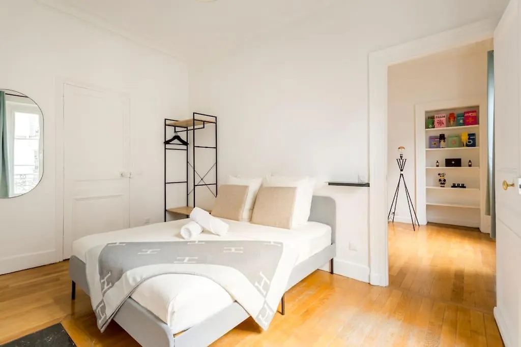 Sleepoo - Paradise 8 Paris France