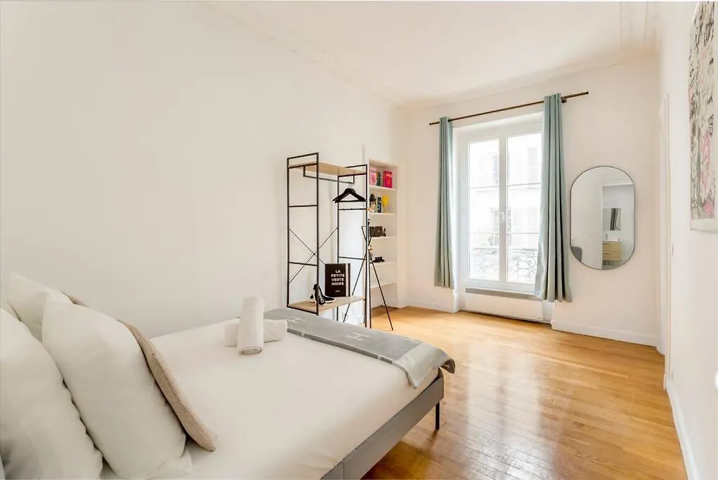 Sleepoo - Paradise 8 Paris